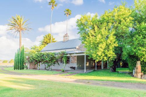 Poona Farm Estate - The Cottage in Mount Dutton Bay