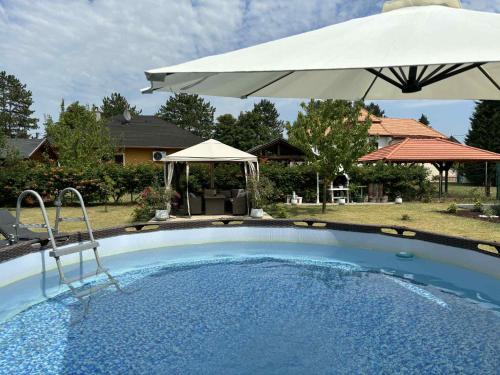 Tündér-Lak Apartman (Tunder-Lak Apartman) in Balatonmariafurdo