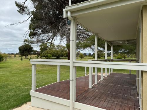 Poona Farm Estate - The Cottage in Mount Dutton Bay