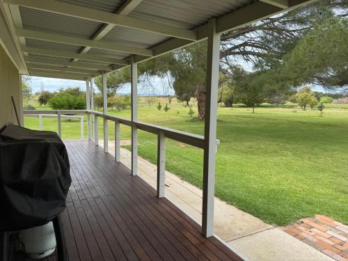Poona Farm Estate - The Cottage in Mount Dutton Bay