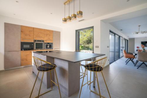 Villa Prestige YourHostHelper in Caremeau