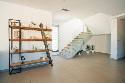 Oprema, Villa Prestige YourHostHelper in Caremeau