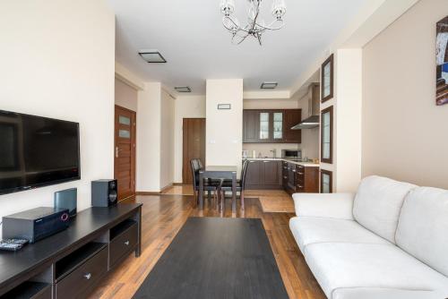 Rydygiera Green View Apartment by BookingHost