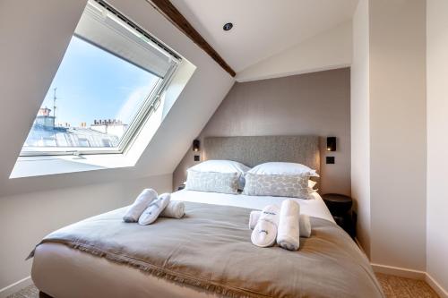 Le White by Sweett - image 3