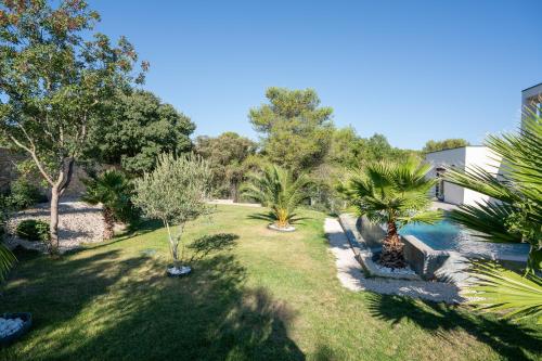 Vrt, Villa Prestige YourHostHelper in Caremeau