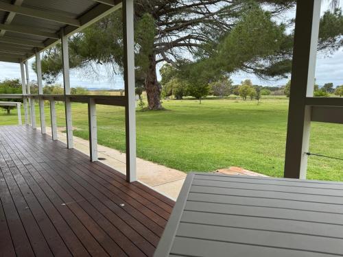 Poona Farm Estate - The Lodge in Mount Dutton Bay