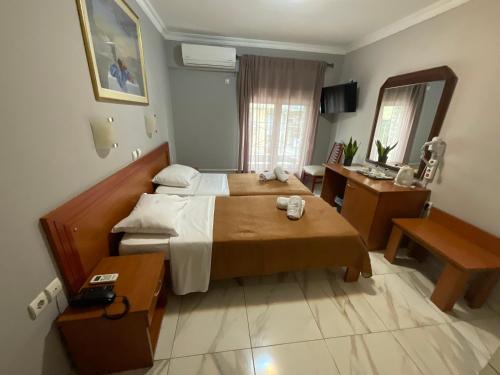 Piraeus Acropole Hotel – Piraeus, PA
