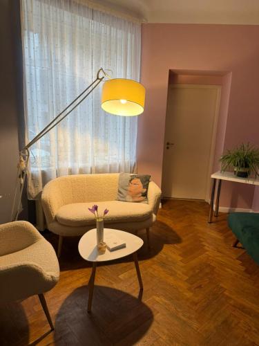 City Centre Spacious Apartment, up to 7, Self-Checkin & Wi-Fi, Riga