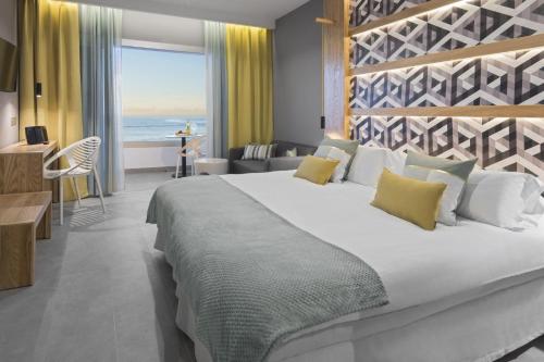 Hotel Atlantic Mirage Suites & SPA near Jardín Botánico