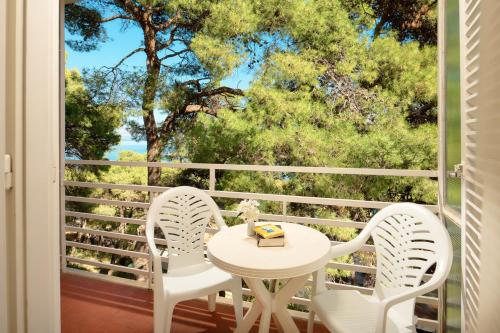 Double or twin room, partial sea view