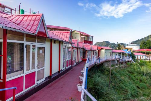 Aurevelle Kastura Resort Kanatal - 5 Min from Surkhanda Devi Temple # Mountain View Rooms # Himalayan View Resort