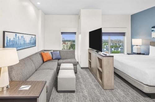 1 king bed, 1 sofa bed