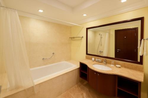 Elegant 2BR Beach Apartment Grandeur Residence, Palm Jumeirah, Dubai (Foto 4)