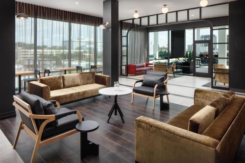 Embassy Suites By Hilton Chattanooga Downtown - image 8