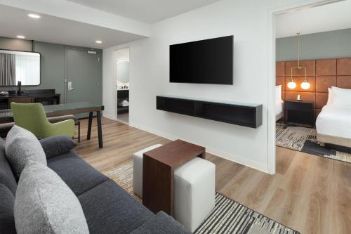 Embassy Suites By Hilton Chattanooga Downtown - image 14
