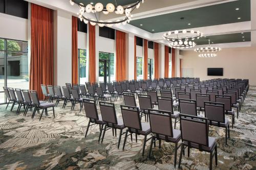 Embassy Suites By Hilton Chattanooga Downtown - image 5