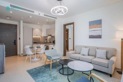 Guestroom, Blue Breeze - Luxury 2BR in Sobha Creek Vistas Near Downtown in Nad Al Sheba