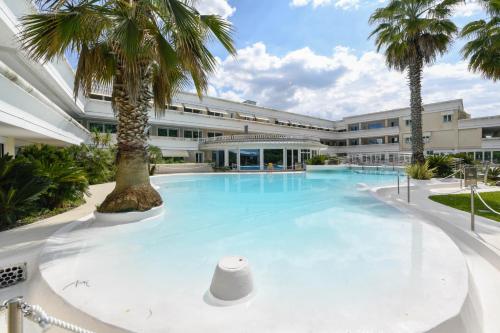 Eric du lac apt near Lake with Pool & ParkingFree