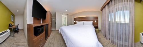 Holiday Inn Express - Santa Rosa North an IHG Hotel - main image