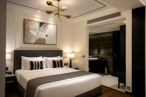 1 king bed, 1 sofa bed