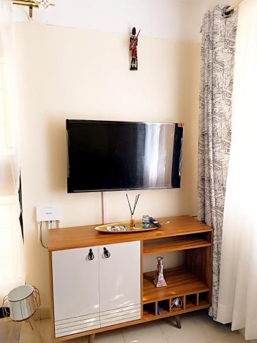 Homely Studio with free parking Balcony & Office desk in คีซูมู