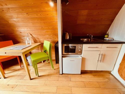 MegaPod 2 at Lee Wick Farm Cottages & Glamping, Clacton-on-Sea (foto 6)