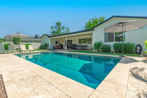 Modern Arcadia Estate with Heated Pool & Bikes