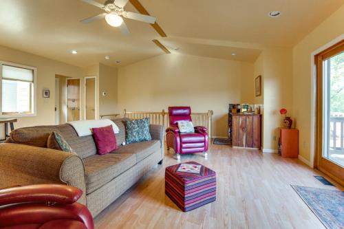 Deep Creek Lake Townhome with Deck and Water Views in Oakland, USA