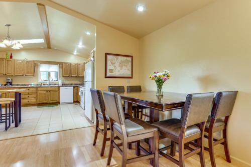 Deep Creek Lake Townhome with Deck and Water Views in Oakland, USA