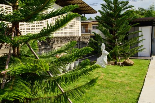 Garden, The Breezy Hotel in Muak Lek