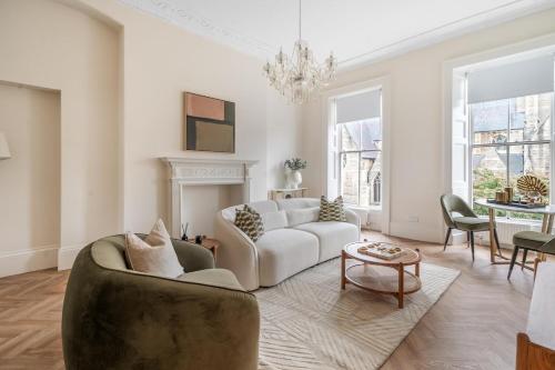 Charming Period Apartment Steps from Bath Abbey