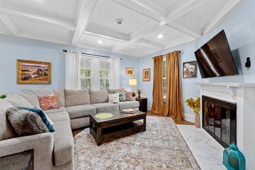 Spacious 4BD Augusta Retreat Near the Masters! BBQ in อัพทาวน์