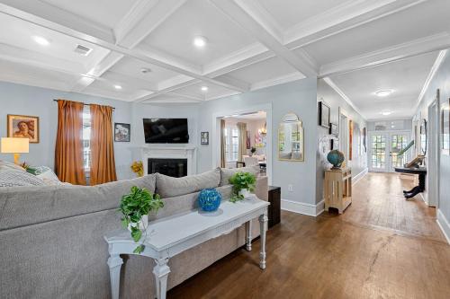 Spacious 4BD Augusta Retreat Near the Masters! BBQ in อัพทาวน์