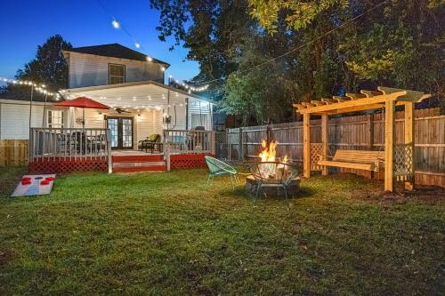 Spacious 4BD Augusta Retreat Near the Masters! BBQ in อัพทาวน์