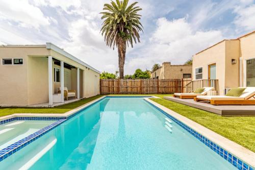 Fire Pit w pool Sunny 4BR