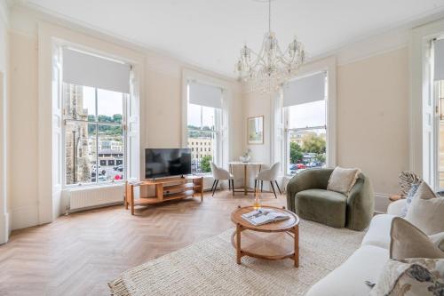 Bright and Spacious 1BR in Bath's Iconic Centre