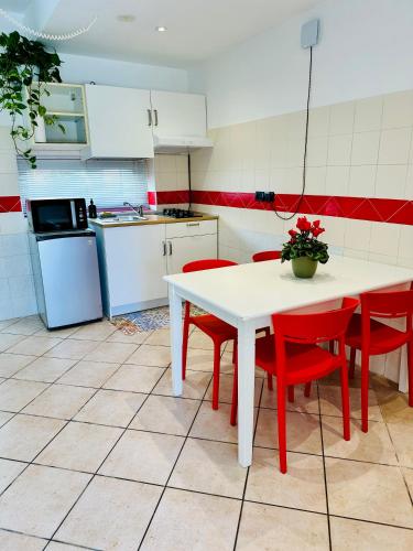 Mamisà 3, appartamento con giardino privato (Mamisa 3, appartamento con giardino privato) in สกีโอ