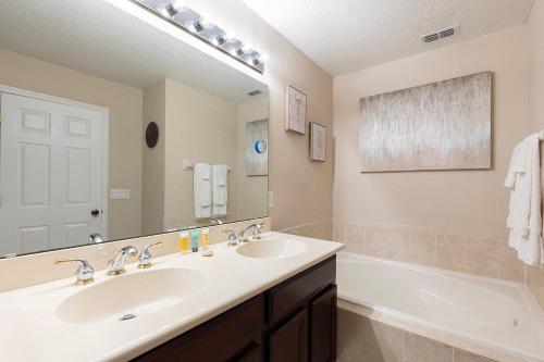 W457 - Charming Townhouse With Private Patio at Reunion, Kissimmee (photo 10)