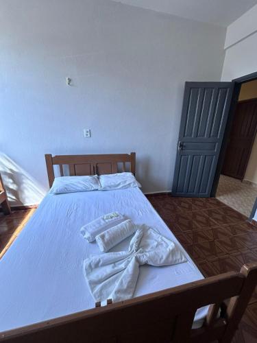 1 double bed, 2 twin beds