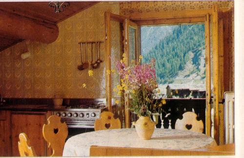 2 bedrooms, 5 beds