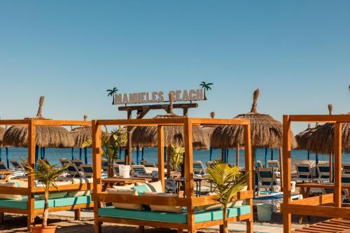 Beachfront apartment with panoramic sea views private parking swimming pools and mini golf - image 4