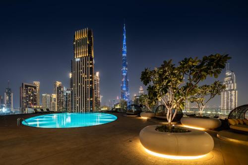 Downtown Luxury with Burj View Rooftop Pool, Movie Room, Squash, Kid's club