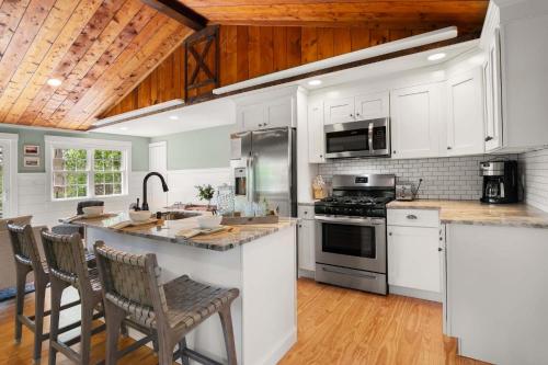 Tranquil Pond-View Escape in Dennis in 東丹尼斯 (MA)