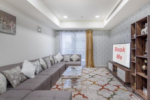 StayShort - High-Floor 2BR with Breathtaking Dubai Marina Views