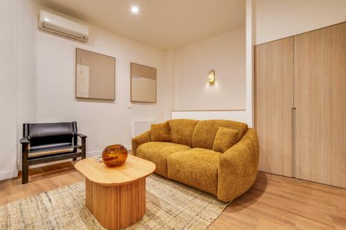 BEAUFITUL APMT - AC -2BR-6P- NOTRE DAME - image 10