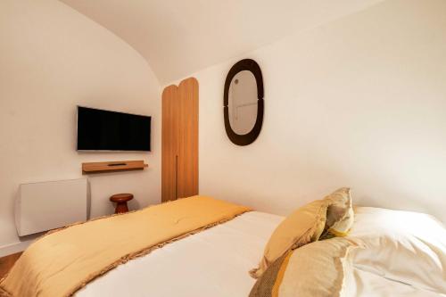 BEAUFITUL APMT - AC -2BR-6P- NOTRE DAME - main image