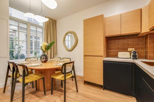 BEAUFITUL APMT - AC -2BR-6P- NOTRE DAME - image 4