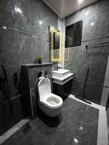 Cozy Apartment in Bahria Town phase 8 - image 10