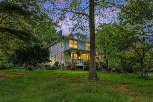 Badby Wood Farmhouse - Charming 3BR 3BA Wine Country Getaway