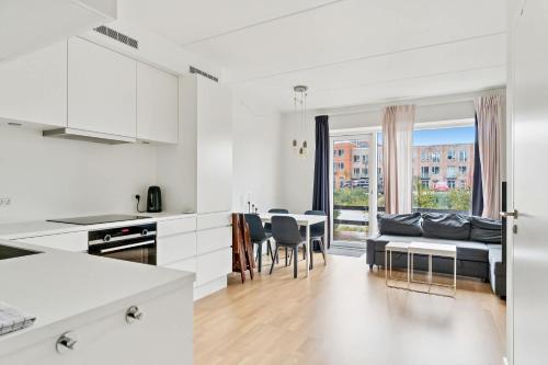Modern Townhouse With Private Outdoor Area - 2BR 4 Beds